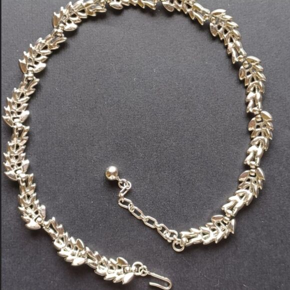 RARE VTG SIGNED CROWN TRIFARI GOLDTONE FLORAL 17" NECKLACE EXCELLENT CONDITION - Picture 8 of 12